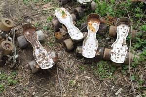 lot 499 image: Lot of (3 Pair) Vintage Metal Skates