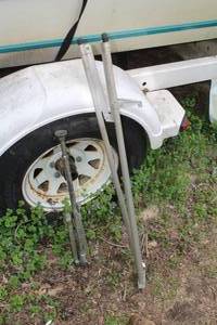 lot 500 image: Lot of (2) Easel Stands