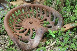 lot 501 image: Vintage Tractor Seat