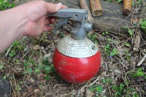 lot 517 image: Vintage Ansul Dry Chemical Marine Type Fire Extinguisher