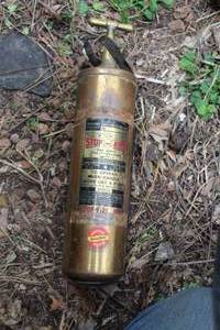lot 521 image: Vintage Stop-Fire P-10 One-Quart Vaporizing Liquid Fire Extinguisher