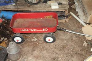 lot 548 image: Vintage Radio Flyer Model 80 Wagon