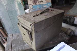 lot 561 image: Metal 85 Cartridges Cal. 50 Linked M15A2 Ammo Box