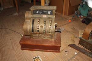 lot 187 image: Vintage National Cash Register
