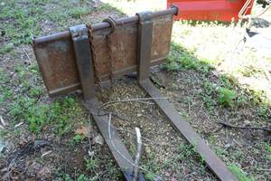 lot 204 image: Forklift Attachment