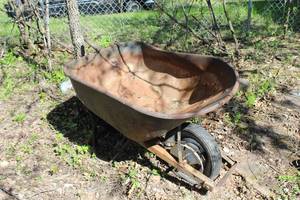 lot 208 image: Metal Wheelbarrow