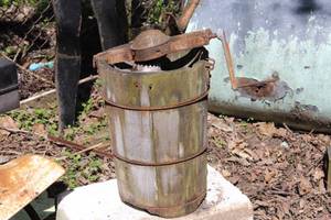 lot 219 image: Vintage Wood Ice Cream Maker