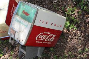 lot 227 image: Vintage Coca-Cola Dispenser