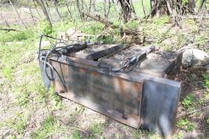 lot 253 image: Skid Loader Claw Attachment