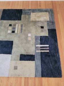 lot 9 image: Modern Contemporary Wool Area Rug  5 x 8
