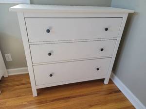 lot 25A image: Charming Modern White 3 Drawer Dresser