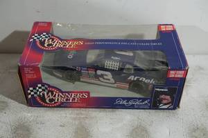 Winners Circle Dale Earnhardt Sr 124 Scale DieCast Car