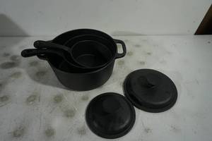 NEW 5 Piece Cast Iron Cookware Set