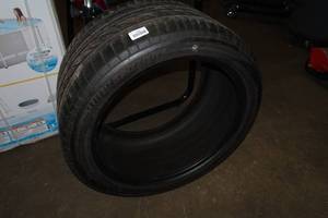 Bridgestone Dueler HP 31535R20 Tire