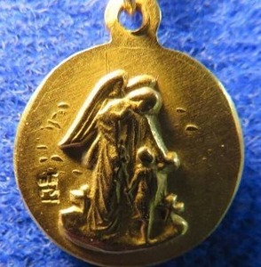 SOLID GOLD COIN ON CHAIN