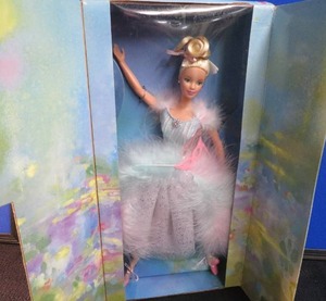 COLLECTABLE BALLET MASQUERADE BARBIE