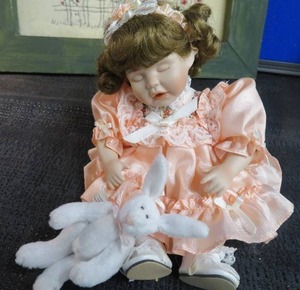 TINY TOTS PORCELAIN DOLL  AND PICTURE