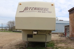 lot 23 image: 1998 Nu-Wa Hitch Hiker Champagne Edition Fifth Wheel