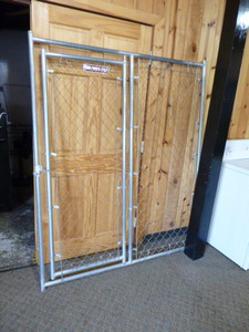 lot 356 image: Fence Pan with Gate