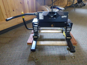 lot 1 image: Valley Power Pull-Glider 5th Wheel Hitch