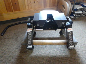 lot 2 image: Valley Pull-Maxx 5th Wheel Hitch
