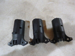 lot 28 image: 3 Adapters 7-Oin to 4-Pin
