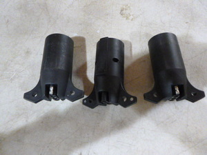 lot 29 image: 3 Adapters 7-Oin to 4-Pin