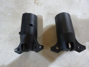 lot 30 image: 2 Adapters 7-Oin to 4-Pin