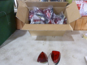 lot 88 image: Case of Optronics Red ClearanceMarker Lights
