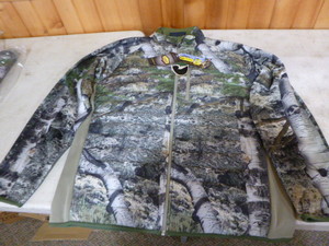 lot 262 image: Mossy Oak Yukon Gear Hunting Jacket