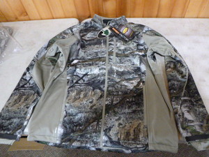 lot 265 image: Mossy Oak Yukon Gear Hunting Jacket