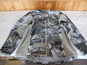 lot 268 image: Mossy Oak Yukon Gear Hunting Jacket
