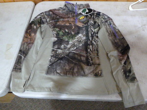 lot 282 image: Mossy Oak Yukon Gear Womens Pull-Over Hunting Jacket