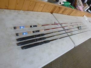lot 318 image: 5 Fishing Rods