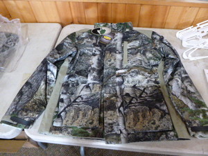 lot 274 image: Mossy Oak Yukon Gear Womens Hunting Jacket
