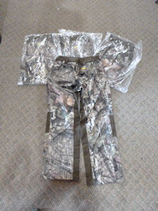 lot 289 image: 4 Pair of Mossy Oak Yukon Gear Hunting Pants