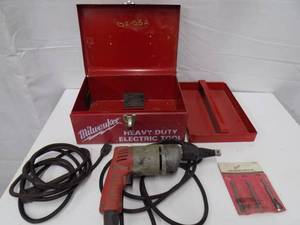 lot 3 image: Milwaukee Screw GunCase