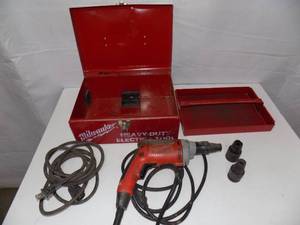 lot 5 image: Milwaukee Screw GunCase