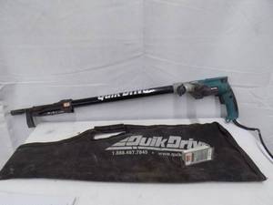 lot 9 image: Makita Quick Drive Screw Gun