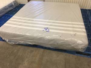 Brand New Leesa Original 10 Cooling Memory Foam King Mattress