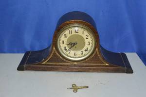 Antique Wind Up Mantle Clock