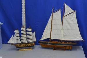 Model Ships Fragata and Sailboat