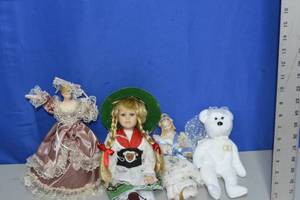 lot of dolls