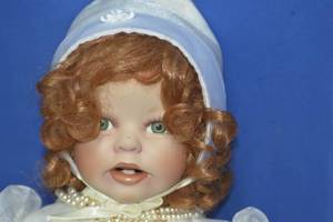 Doll Q869 on neck