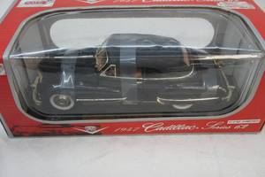 lot 7 image: collector die cast car 1947 Cadillac Series 62