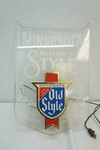 lot 12 image: vintage Heilmans Old Style Beer light up sign