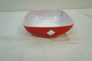 lot 17 image: vintage Pyre diamond shaped mixing bowl