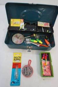 lot 20 image: vintage Union No.2311 metal tackle box with lures