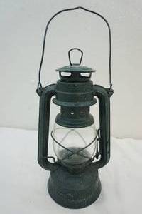 lot 29 image: Swalowl brand No. 235 barn lantern