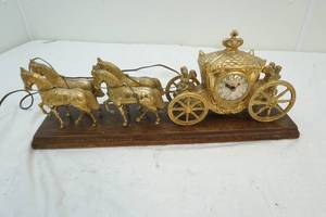 lot 36 image: vintage brass mantle clock